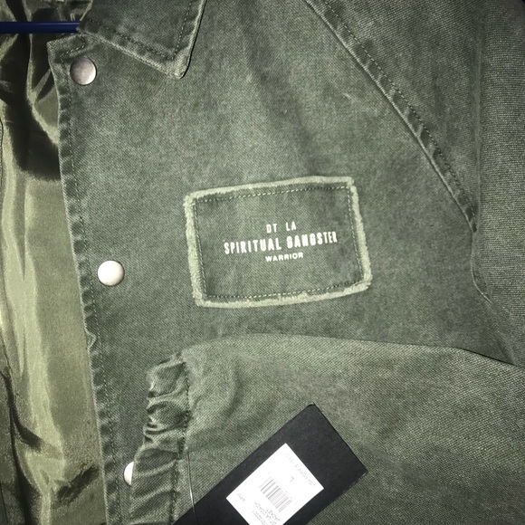 Nice spring jacket. Never worn - Picture 3 of 3